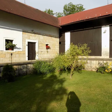 Landhaus Florian Apartment Rovensko pod Troskami